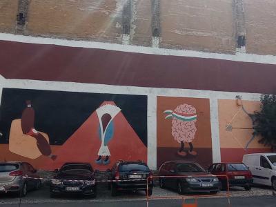 Triptyque Naïf aux Personnages Colorés — Street art à Budapest