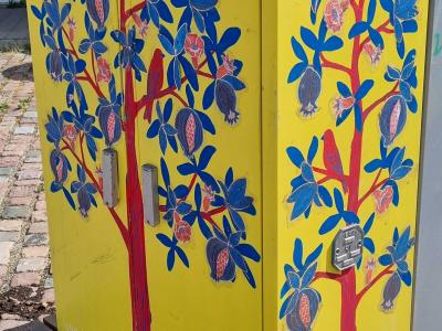 Arbres fruitiers stylisés — Street art à Strasbourg