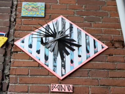 Éclat noir sur losange rayé, par DMINTN — Street art de DMINTN à Amsterdam