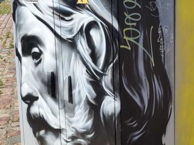 Portrait monochrome féminin — Street art à Strasbourg