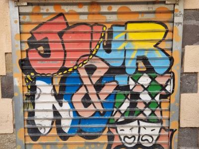 Yellow Shutter — Street art in Clermont-Ferrand