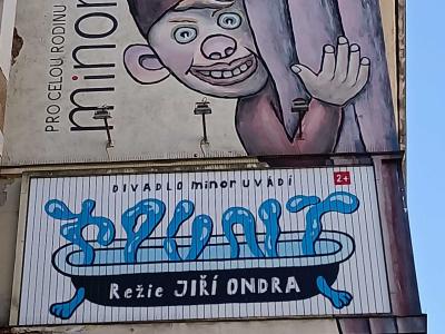 Minor Theatre - Curious Elf — Street art in Prague