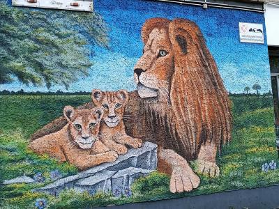 Mother and Cub Lions Nature — Street art in Berlin