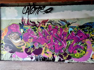 Pink Wildstyle Letters — Street art in Grenoble