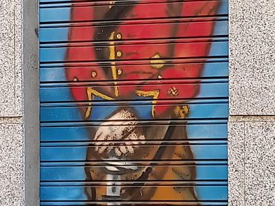 Soldat en uniforme rouge — Street art à Madrid