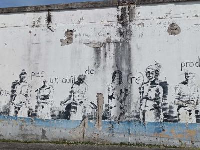 I Am Not a Tool — Street art in Saint-Nazaire
