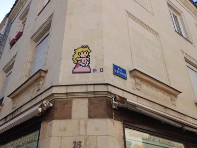 Mosaique Princesse Peach pixel art — Street art à Angers