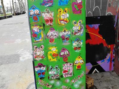 Grille de Monstres Cartoons — Street art à Paris