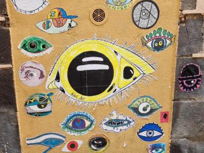 Collection d'yeux en stickers — Street art à Clermont-Ferrand