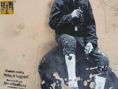 Ironic portrait on animal — Street art by Edward von Lõngus in Vilnius