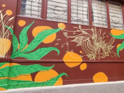 Feuillage tropical et oiseau doré — Street art à Clermont-Ferrand