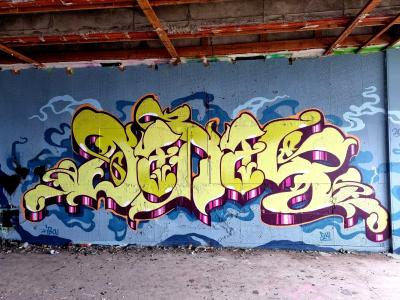 Dynamic Golden Yellow Letters — Street art in Grenoble