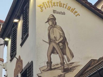 Pfifferbriader, enseigne alsacienne peinte — Street art à Strasbourg
