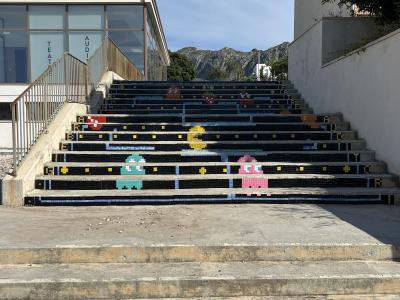 Labyrinthe Pac-Man sur façade — Street art à Beniarbeig