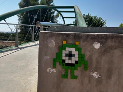 Mike Wazowski en mosaïque — Street art de Astro Boy à Beniarbeig