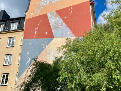 Moon’s ability to separate land from water — Street art de Sapphos döttrar à Stockholm