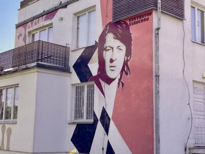 Musician Krzysztof Klenczon — Street art de Tuse, Marek Looney Rybowski à Sopot