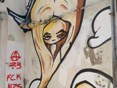 Angelot renversé sur les nuages — Street art à Lisboa