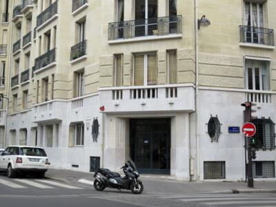 PA_349, Space Invader on 7 Avenue Bosquet — Street art by Invader in Paris