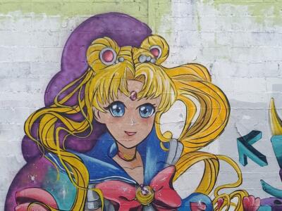 Sailor Moon sur mur de briques blanches — Street art à Reims