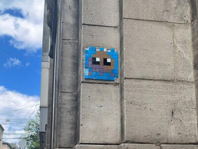 GNV_23, Space Invader on Rue du Temple 5 — Street art by Invader in Genève