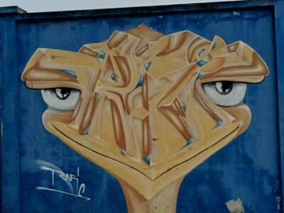 Lettering shaped like a bird's head — Street art in Lisboa