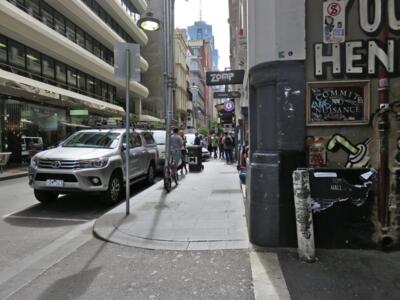 MLB_22, Space Invader de Rothsay La — Street art de Invader à Melbourne