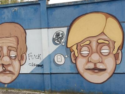 Deux têtes et leurs pensées en bulles — Street art à Lisboa