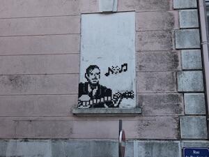 FTBL_42, Space Invader on 37 ter Quai Franklin Roosevelt — Street art by Invader in Samois-sur-Seine