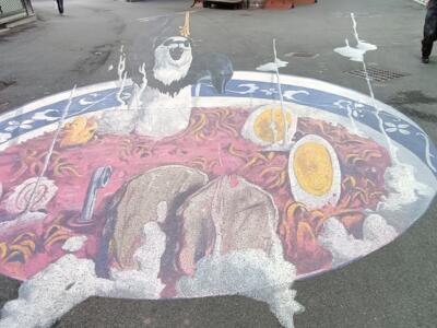 Panda dans une assiette de fruits de mer — Street art à Saint-Brieuc