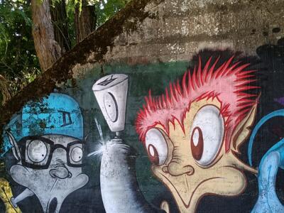 Trois personnages autour d'une bombe — Street art à Le Mans