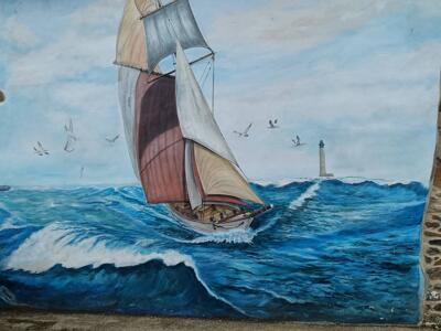 Goélette dans la houle — Street art à Paimpol