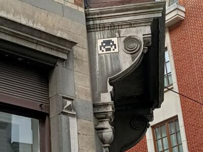 Black and White Space Invader on a Corbel — Street art by Invader in Bruxelles