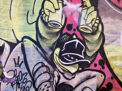 Personnage au masque à gaz — Street art à Yogyakarta