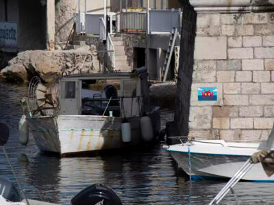 MARS_62, Space Invader on Corniche du Président John Fitzgerald Kennedy — Street art by Invader in Marseille