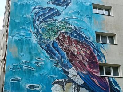 Oiseau migrateur bleu, par Horor — Street art de Horor à Saint-Brieuc