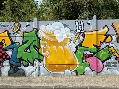 Drinking Stinking Never Thinking, chope de bière — Street art à Reims