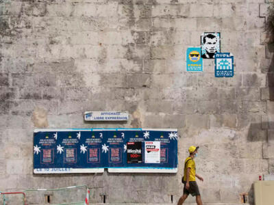 MARS_39, Space Invader on Rue d'Aubagne — Street art by Invader in Marseille