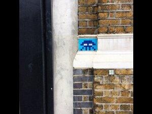 LDN_120, Space Invader on Hatton House, 57D Hatton Garden — Street art by Invader in London