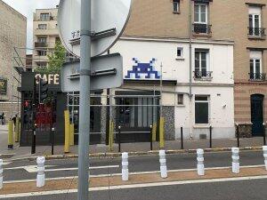 PA_1403, Space Invader de l'avenue Pierre Grenier — Street art de Invader à Boulogne-Billancourt