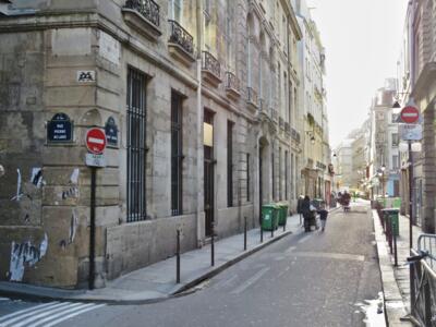 PA_331, Space Invader on 14 Rue St-Merri — Street art by Invader in Paris