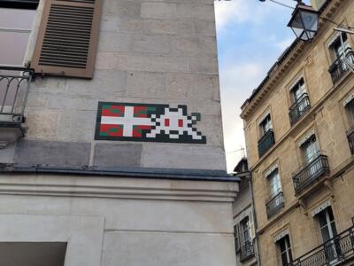 BAB_32, Space Invader de la place de la Liberté — Street art de Invader à Bayonne