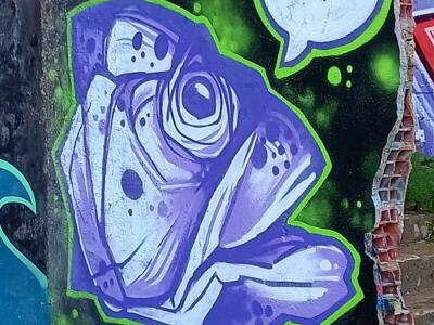 Grenouille violette Tur II — Street art à Lisboa
