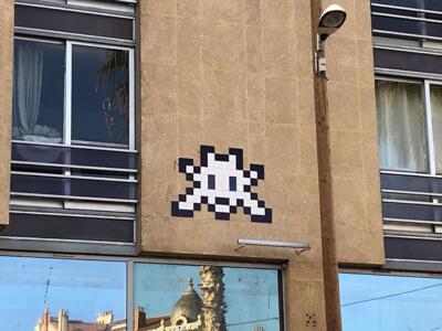 MARS_67, Space Invader de Castellane — Street art de Invader à Marseille