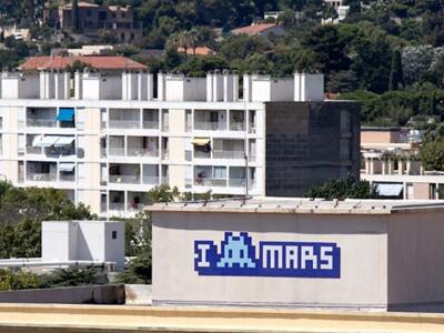 MARS_90, Space Invader on 1 Impasse Marie de Sormiou — Street art by Invader in Marseille