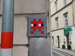 WN_52, Space Invader on 6 Josefsplatz — Street art by Invader in Wien