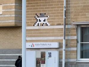LAP_58, Space Invader on Folkets Hus — Street art by Invader in Kalix