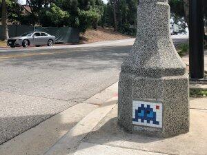 LA_33, Space Invader on Bellagio Drive — Street art by Invader in Los Angeles