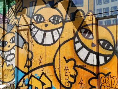 Façade aux chats jaunes par M. Chat — Street art de M. Chat à Marseille