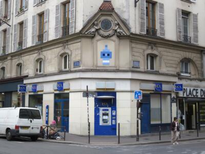 PA_882, Space Invader on 28 Rue du Faubourg du Temple — Street art by Invader in Paris